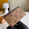 Louis Vuitton Card Holder LV M69161