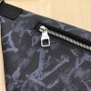 Louis Vuitton M57276 LV Discovery Bumbag