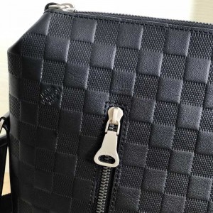 Louis Vuitton N42417 LV Discovery Messenger MM