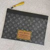 Louis Vuitton Discovery Pochette GM LV M69256