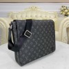 Louis Vuitton M45271 LV District MM