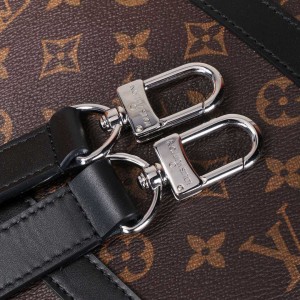 Louis Vuitton Porte Documents Voyage PM M52005