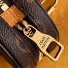 Louis Vuitton LV Round Case M68524
