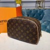 Louis Vuitton LV Toiletry Bag 25 M47527