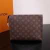 Louis Vuitton LV Toiletry Pouch M47542