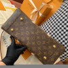 LV Soufflot MM Louis Vuitton M44816